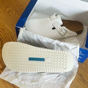 NEW IN BOX Boston Super Grip White